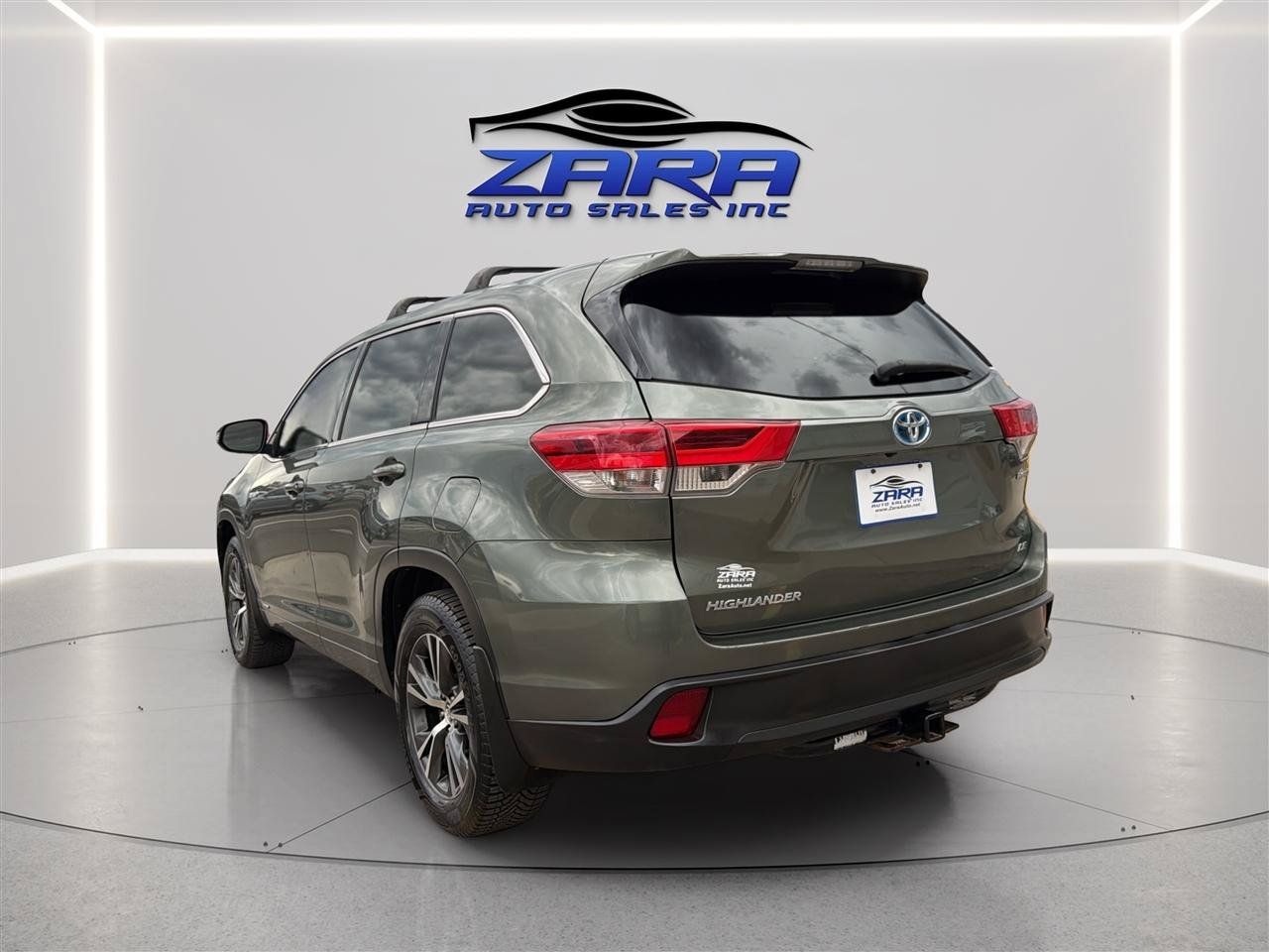 Used 2017 Toyota Highlander LE AWD/4WD image 5