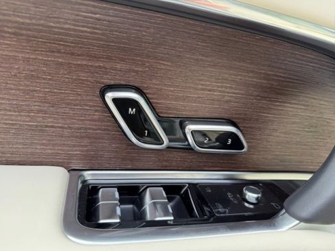 Certified 2025 Land Rover Range Rover SE AWD/4WD image 11