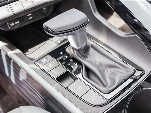 New 2025 Hyundai Elantra Limited image 21