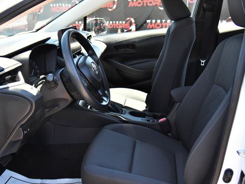 Used 2025 Toyota Corolla LE FWD image 16
