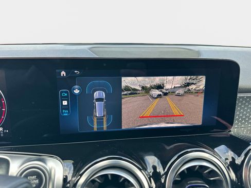 Used 2025 Mercedes-Benz GLB 250 image 24