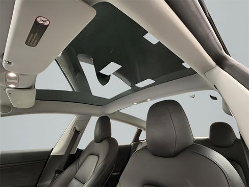 Used 2018 Tesla Model 3 Long Range image 11