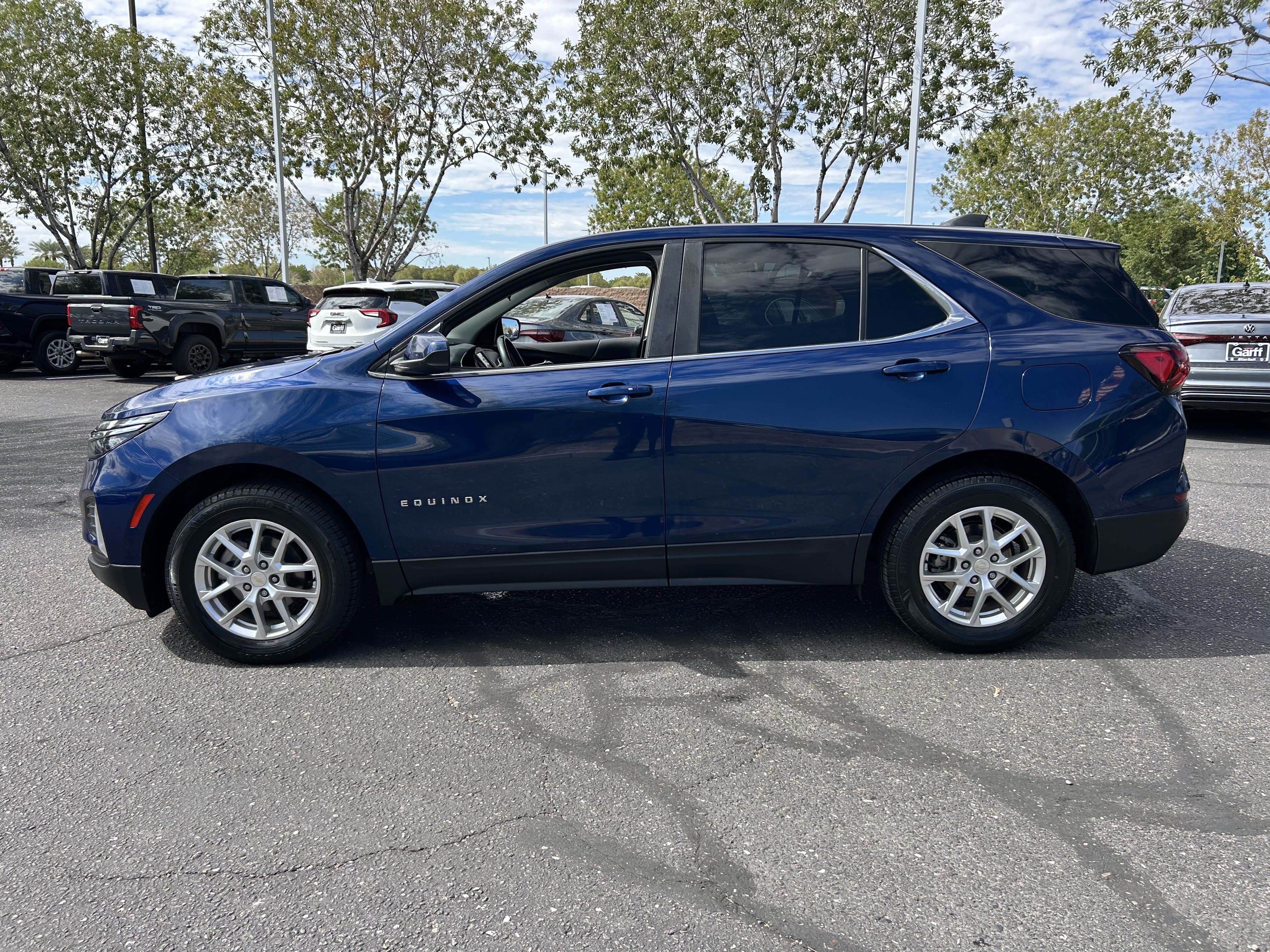 Used 2022 Chevrolet Equinox LT AWD/4WD image 2