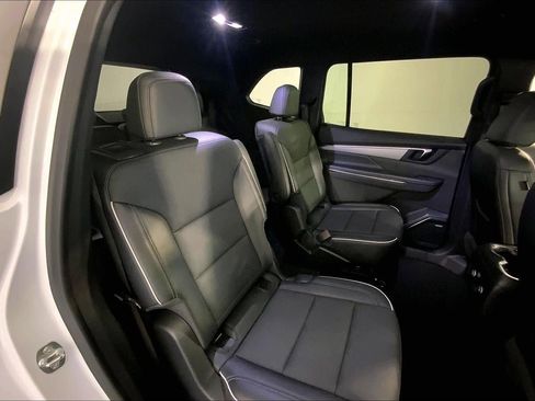 Used 2025 Buick Enclave Preferred FWD image 23