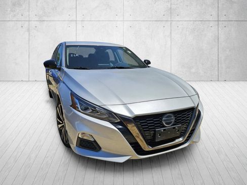 Used 2021 Nissan Altima 2.5 SR AWD/4WD image 3