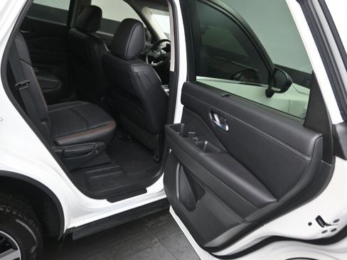 Used 2024 Nissan Pathfinder Platinum image 12