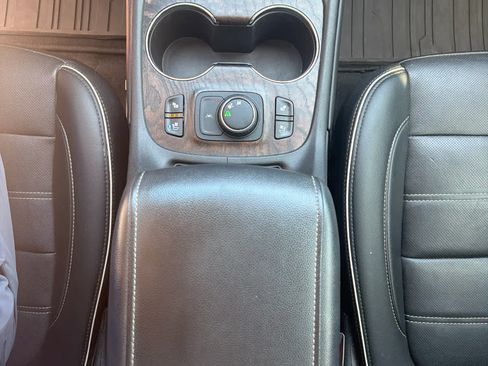 Used 2021 GMC Acadia Denali w/ Denali Technology Package FWD image 17