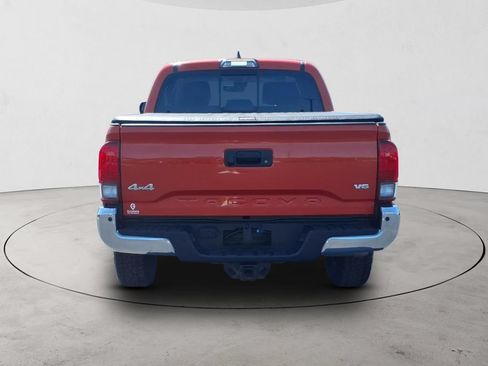 Used 2018 Toyota Tacoma SR5 AWD/4WD image 6