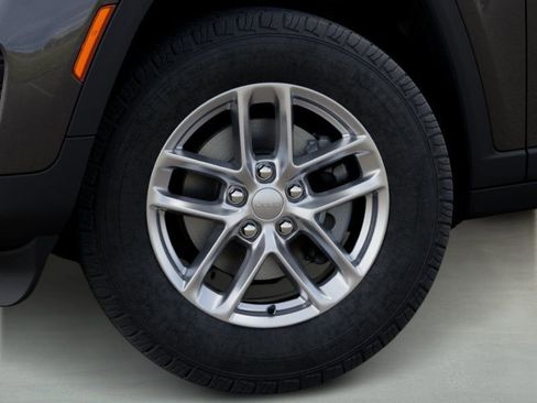 New 2026 Jeep Grand Cherokee Laredo RWD image 8