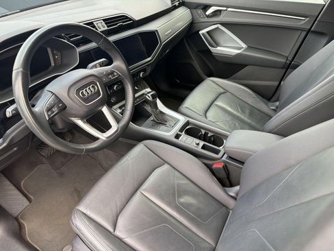Used 2020 Audi Q3 2.0T Premium w/ Convenience Package AWD/4WD image 4