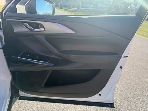 Used 2018 MAZDA CX-9 Touring image 40