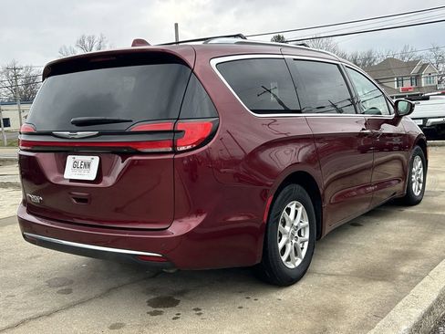 Used 2021 Chrysler Pacifica Touring-L image 6