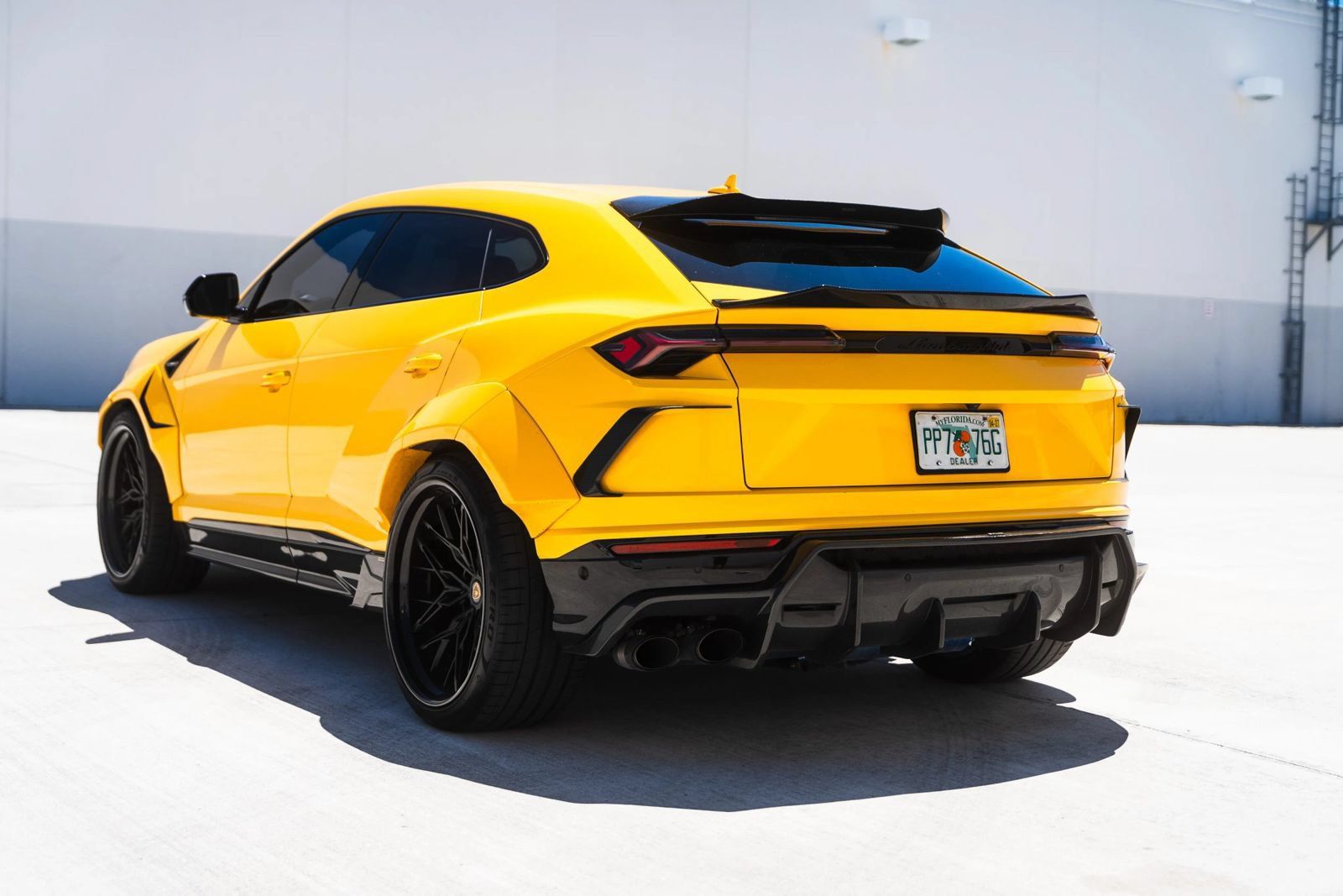 Used 2021 Lamborghini Urus AWD/4WD image 9