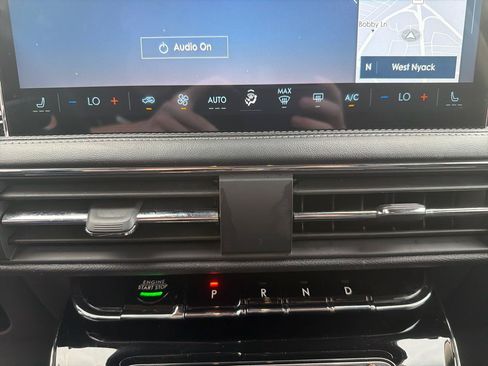 Used 2024 Lincoln Corsair AWD image 24