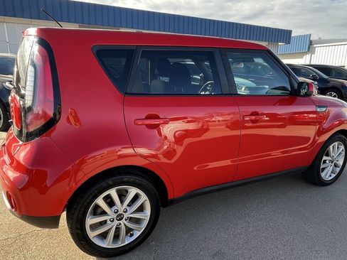 Used 2018 Kia Soul + FWD image 16