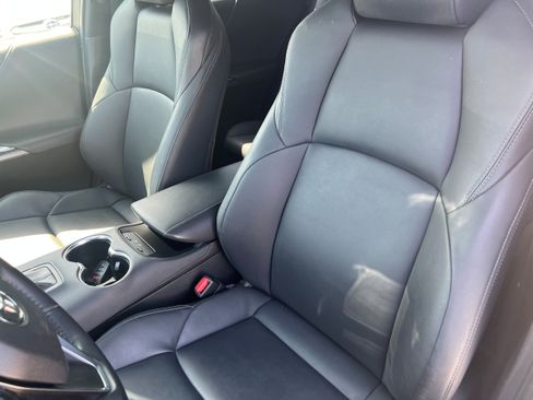 Used 2022 Toyota Venza image 18