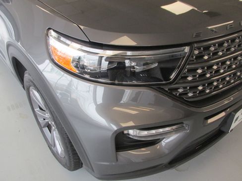 Certified 2022 Ford Explorer XLT w/ Equipment Group 202A image 9