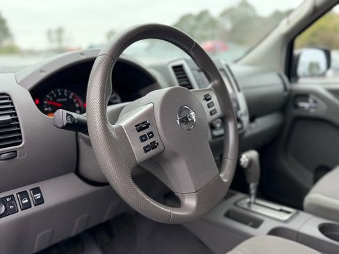 Used 2019 Nissan Frontier SV image 13