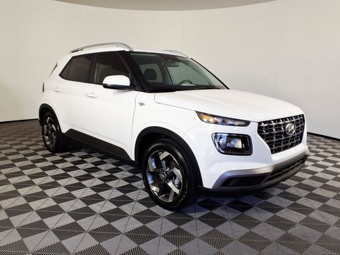 Certified 2026 Hyundai Venue SEL FWD image 3