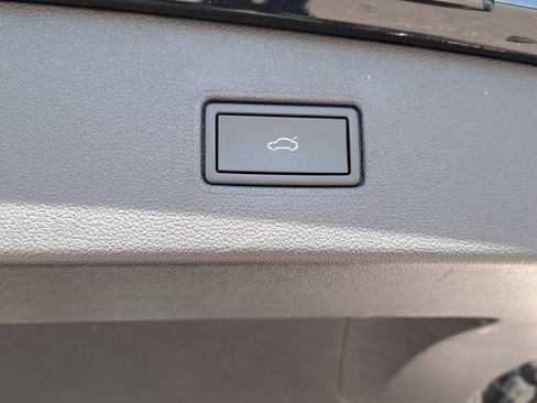 Used 2024 Volkswagen Tiguan SE image 12