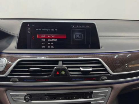 Used 2019 BMW 750i w/ Autobahn Package RWD image 33