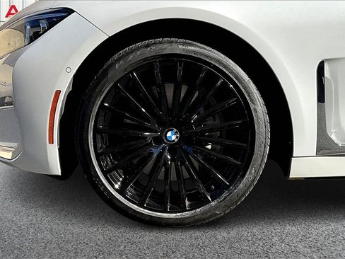Used 2022 BMW 750i xDrive w/ Executive Package image 34