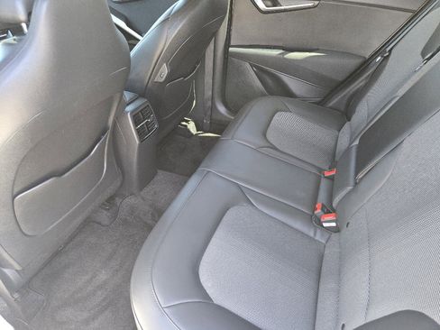 Used 2023 Kia Niro EX image 29