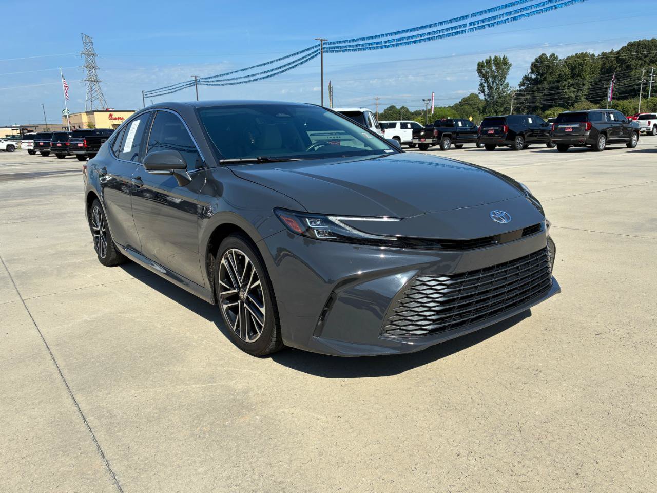 Used 2025 Toyota Camry XLE FWD image 4