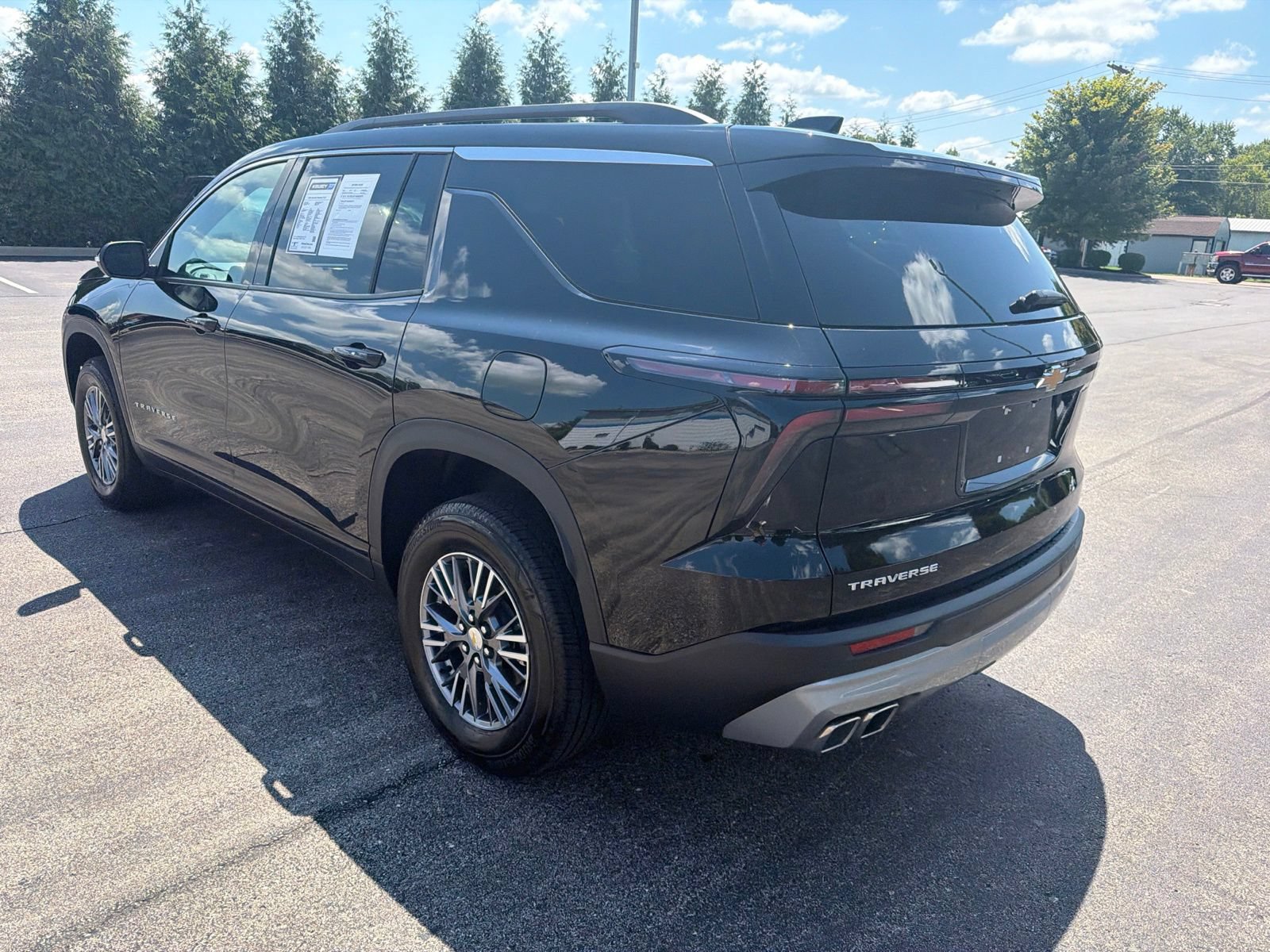Used 2025 Chevrolet Traverse LT w/ LPO, Floor Liner Package FWD image 3