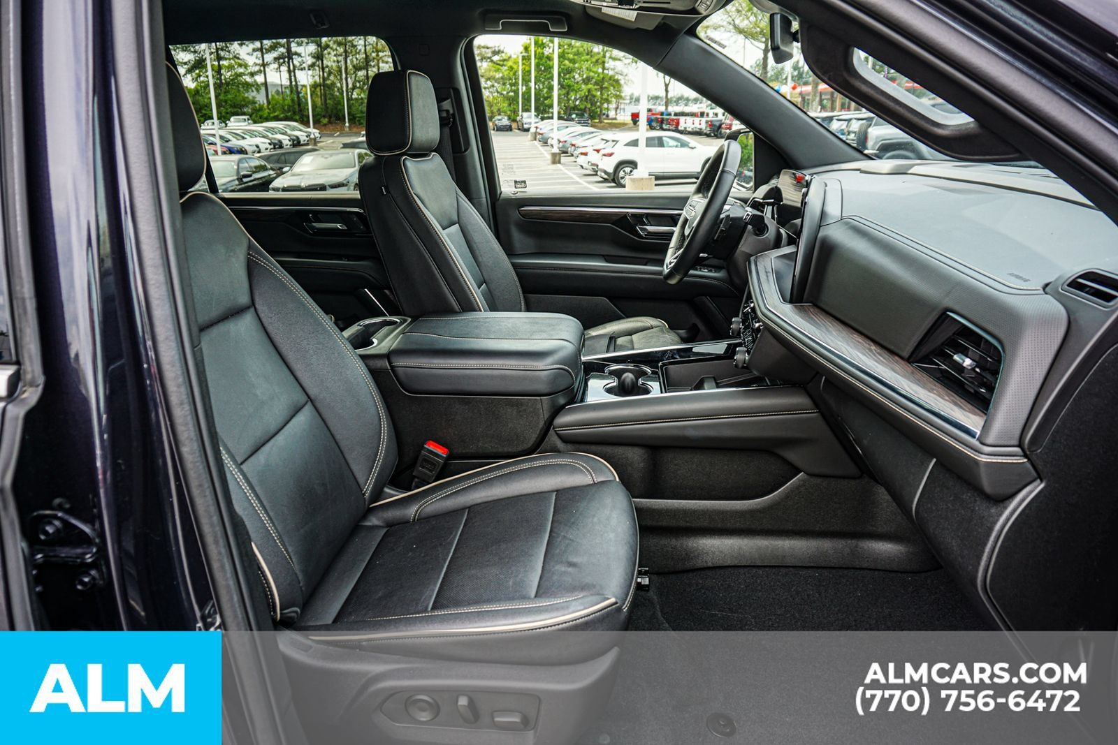 Used 2025 Chevrolet Suburban Premier AWD/4WD image 23
