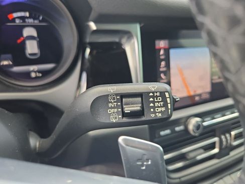 Used 2020 Porsche Macan AWD/4WD image 25