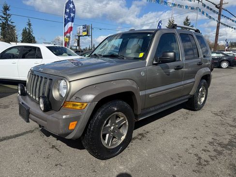 Used 2006 Jeep Liberty Renegade AWD/4WD image 3