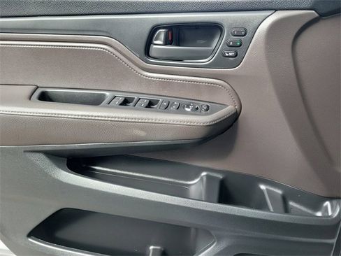 Used 2019 Honda Odyssey EX-L image 18
