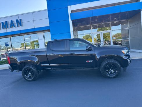 Used 2022 Chevrolet Colorado Z71 w/ Z71 Midnight Edition AWD/4WD image 2