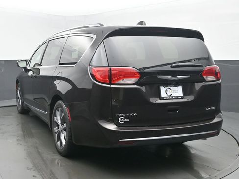 Used 2018 Chrysler Pacifica Limited image 4