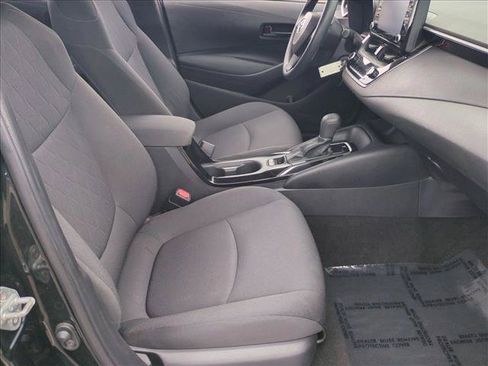 Used 2022 Toyota Corolla LE FWD image 19