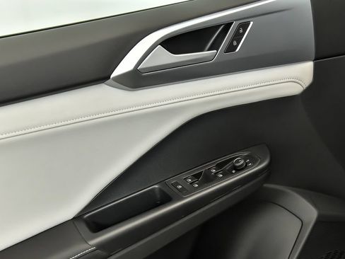 New 2026 Volkswagen Taos SE AWD/4WD image 5