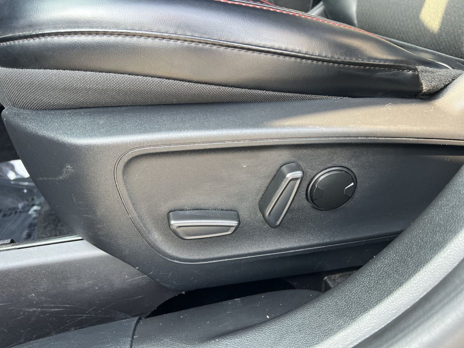 Certified 2025 Ford Escape ST-Line FWD image 14