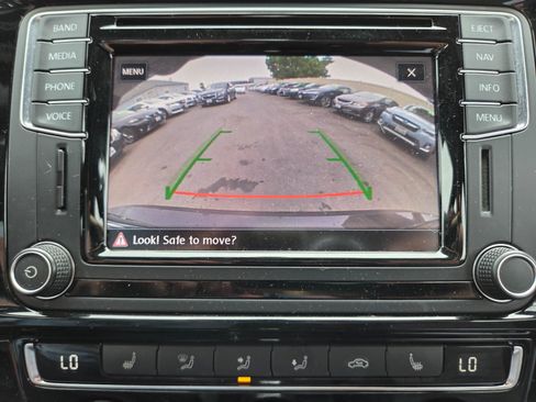 Used 2017 Volkswagen Jetta GLI FWD image 18