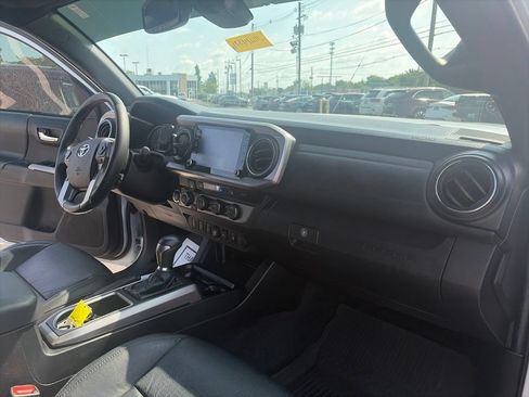 Used 2021 Toyota Tacoma Limited w/ Nightshade Package AWD/4WD image 37