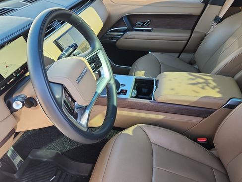 Certified 2025 Land Rover Range Rover Long Wheelbase SE image 12