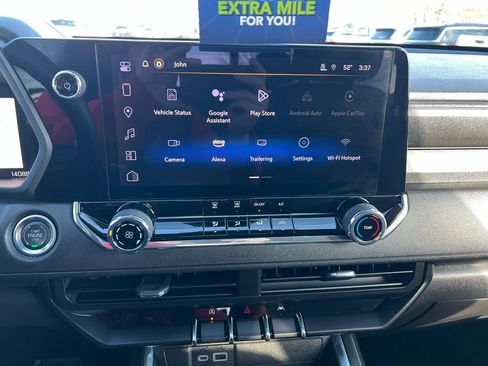 Used 2024 Chevrolet Colorado Trail Boss w/ Technology Package image 34