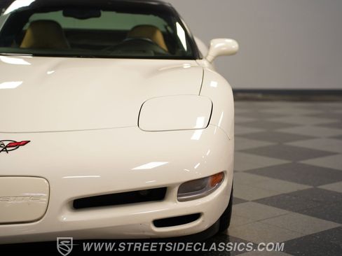Used 2001 Chevrolet Corvette Coupe w/ Preferred Equipment Group2 RWD image 21