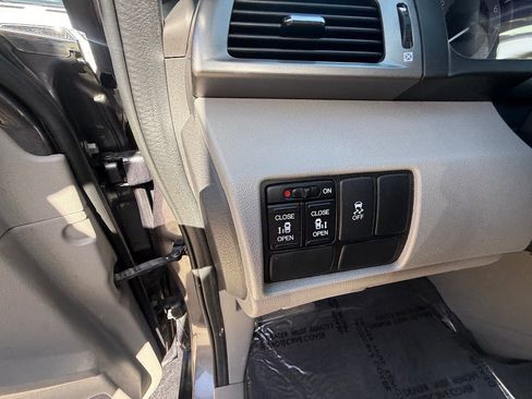 Used 2016 Honda Odyssey SE image 26