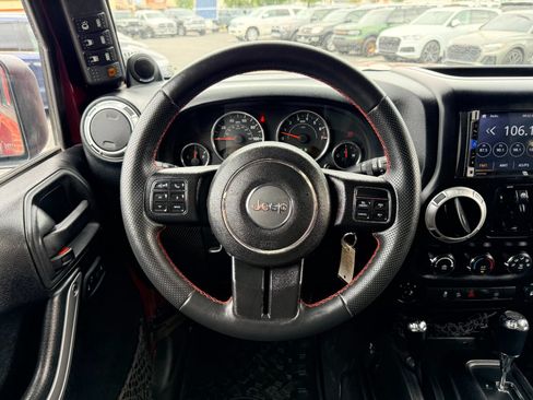 Used 2013 Jeep Wrangler Unlimited Rubicon w/ Dual Top Group AWD/4WD image 15