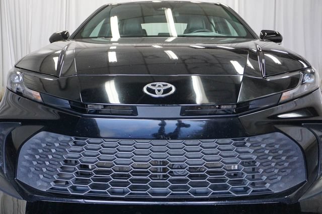 Used 2025 Toyota Camry SE FWD image 3
