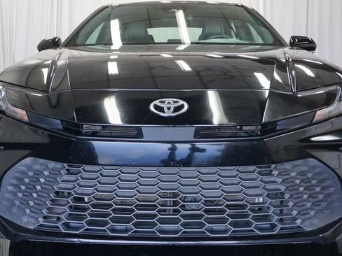 Used 2025 Toyota Camry SE FWD image 3