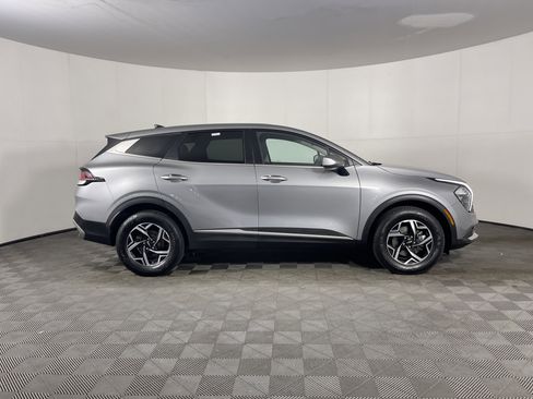 Used 2023 Kia Sportage LX image 5