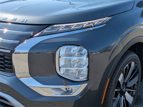 New 2025 Mitsubishi Outlander SE image 9