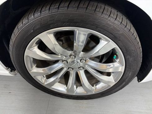 Used 2019 Chrysler 300 Touring w/ Chrome Appearance Package RWD image 11
